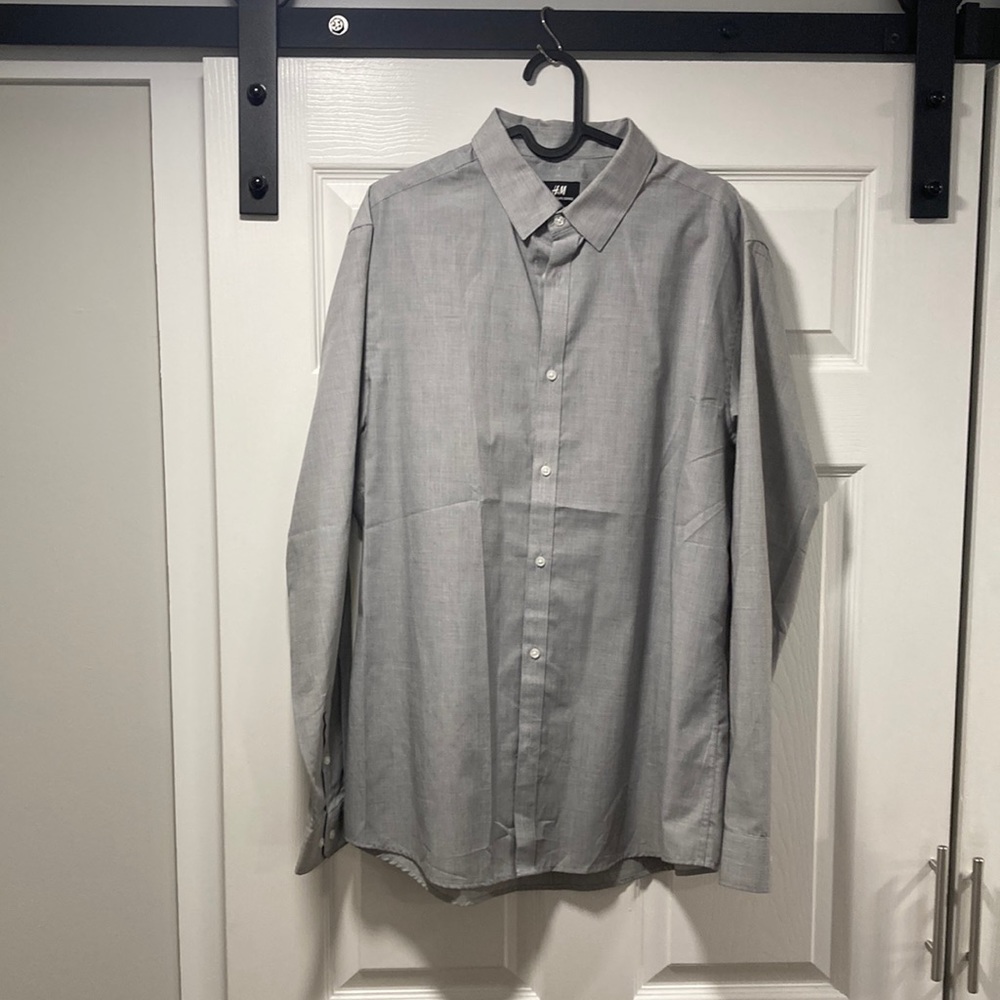 H&M Long Sleeve Light Gray Button Up